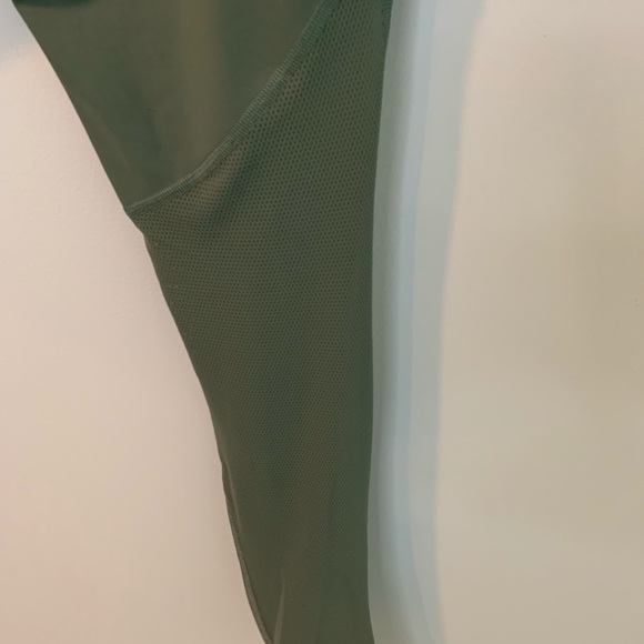 Victoria’s Secret workout leggings - Picture 3 of 4